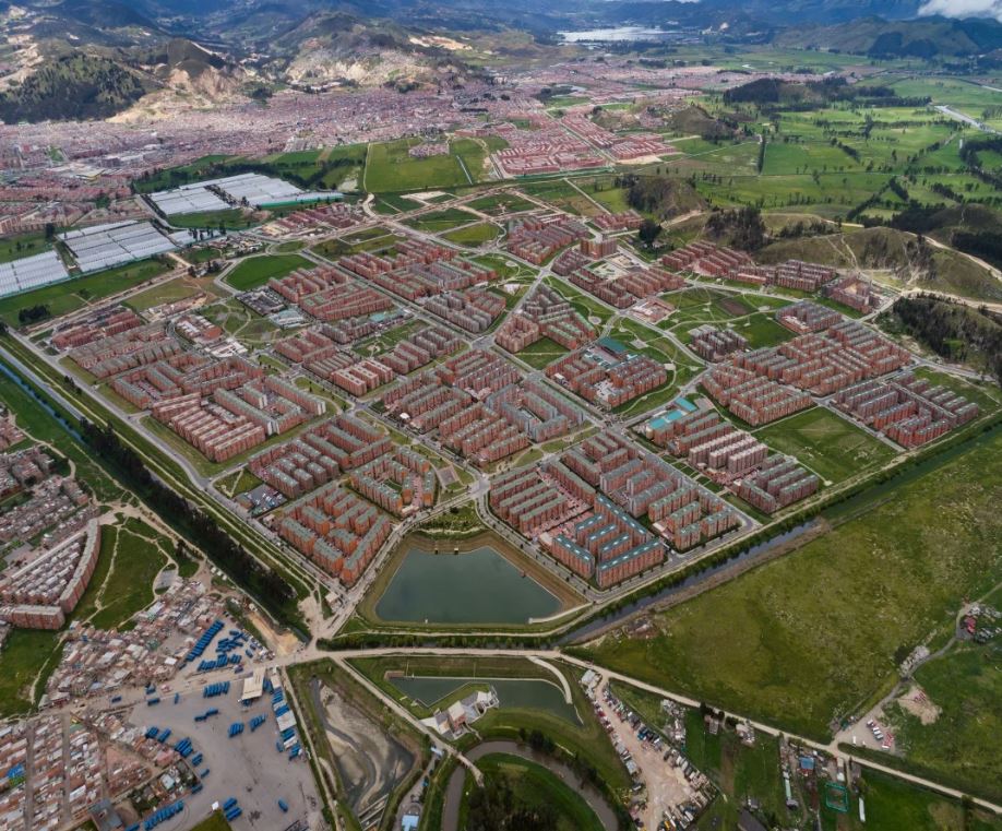 Ciudad Verde, Soacha — conjunto VIS periférico a las afueras de Bogotá